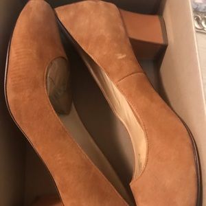 COLE HAAN CHELSEA  Suede Designer Pumps Heels 11 B